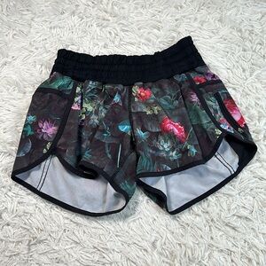 Lululemon Tracker Short II *4-way Stretch Curious Jungle Multi / Black